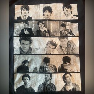 Jonas Brothers Unisex T Shirt size Large